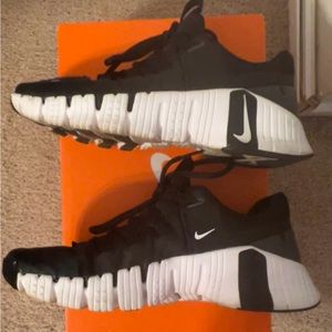 Metcon 5 sneakers size 7